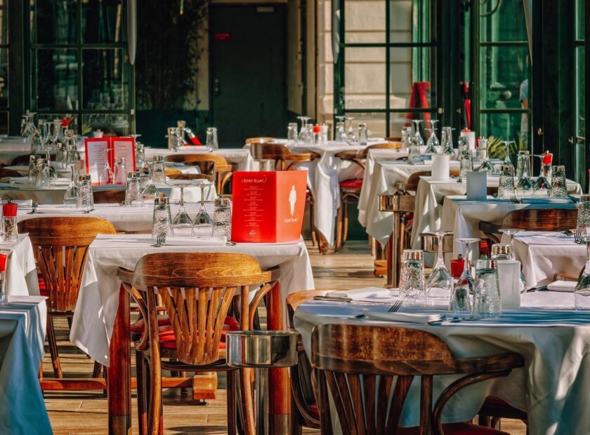 restaurant-3597677_1920
