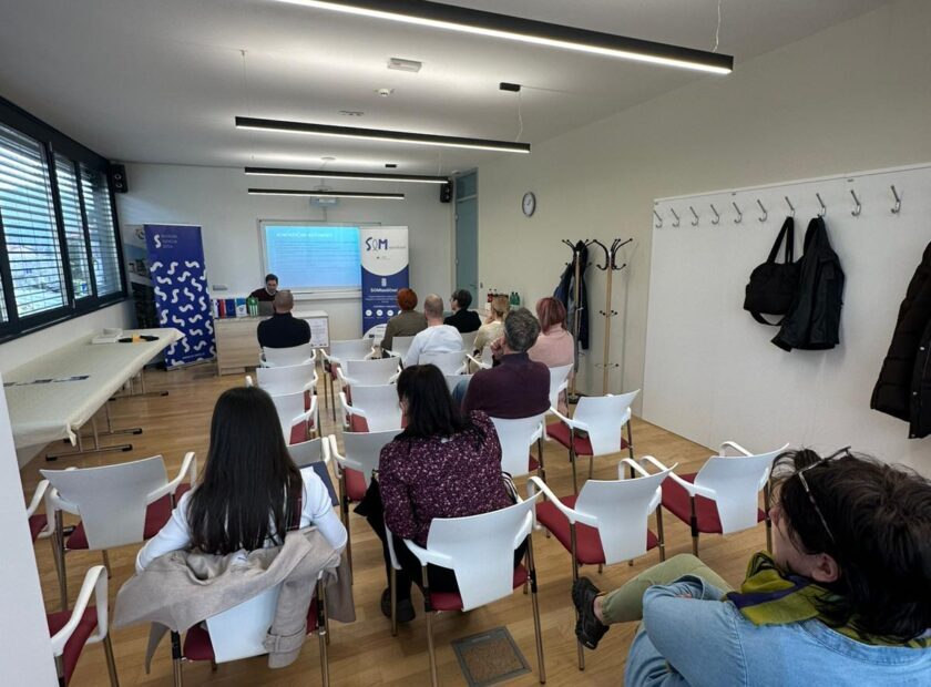 Novinarska konferenca_