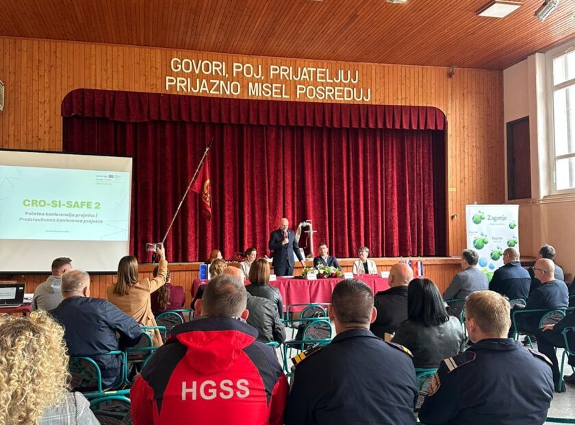 Novinarska konferenca..